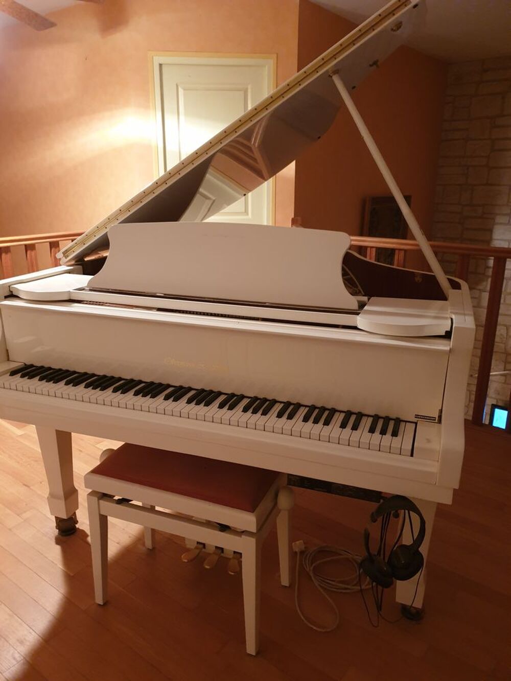 Piano quart de queue blanc Instruments de musique