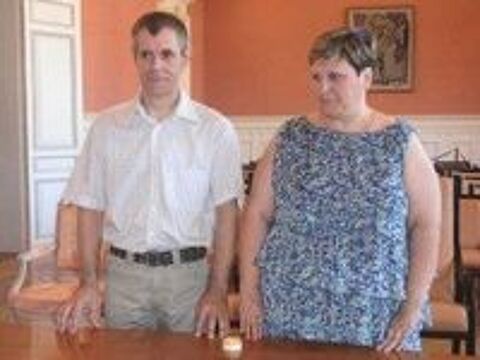   COUPLE CHERCHE GARDIENNAGE LOCAUX MAIRIE OU PARTICULIERS. 