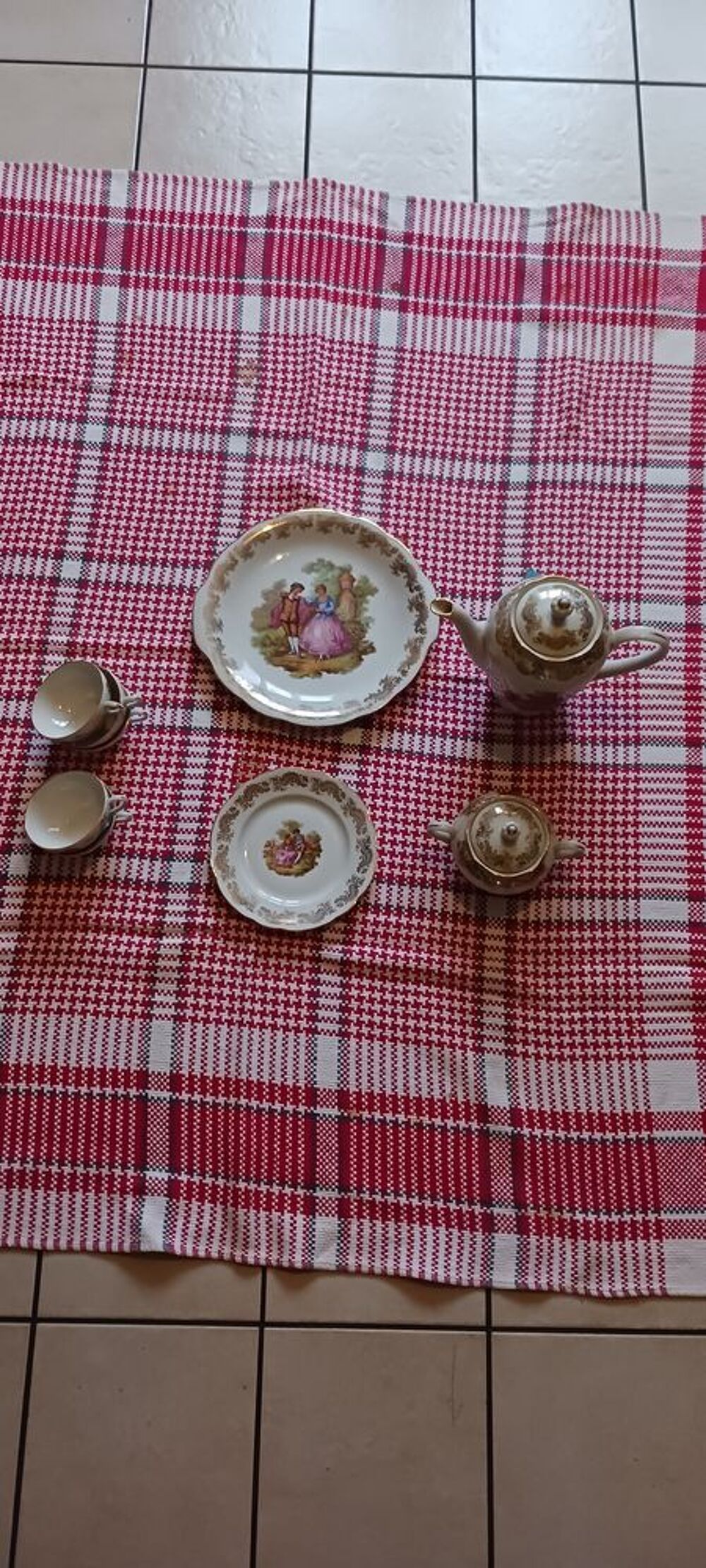 SERVICE PORCELAINE USINE DE CISLAGO . Cuisine