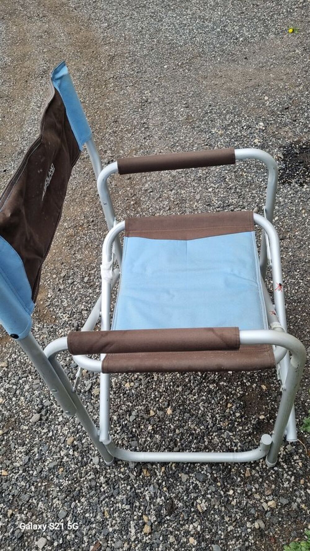 TABLE PLIIANTE AVEC SIEGES JAMAI SERVI Jardin