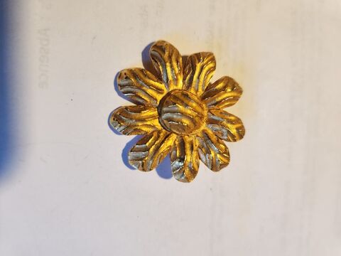 Broche fleur dorée LANVIN 90 Vigneux-sur-Seine (91)