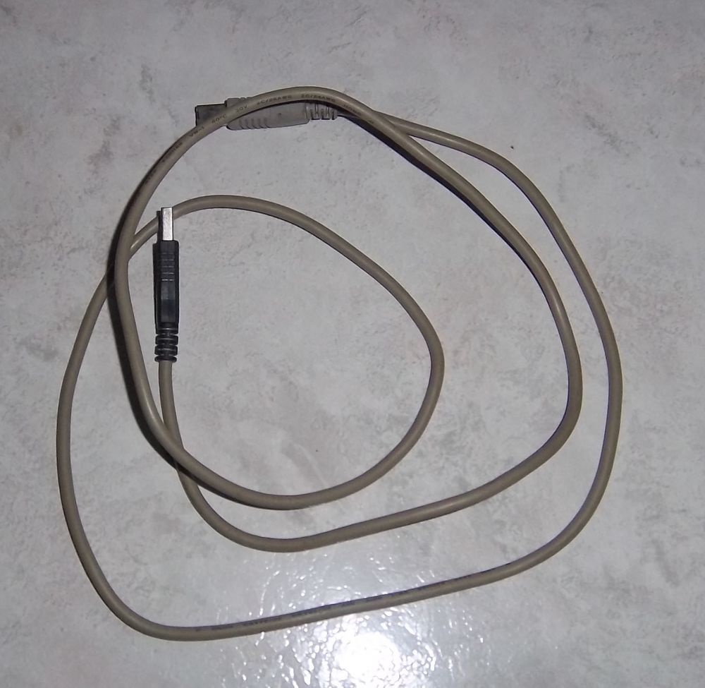 Cable awm 2725 e201188 Matériel informatique