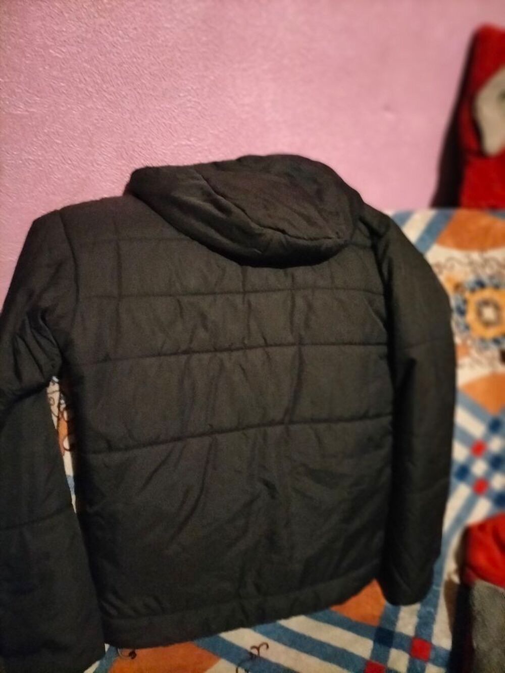 Doudoune a capuche quechua taille S tr&egrave;s bon &eacute;tat Vêtements