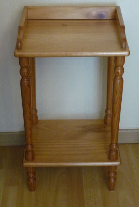 Table de chevet en pin 15 Rosny-sous-Bois (93)