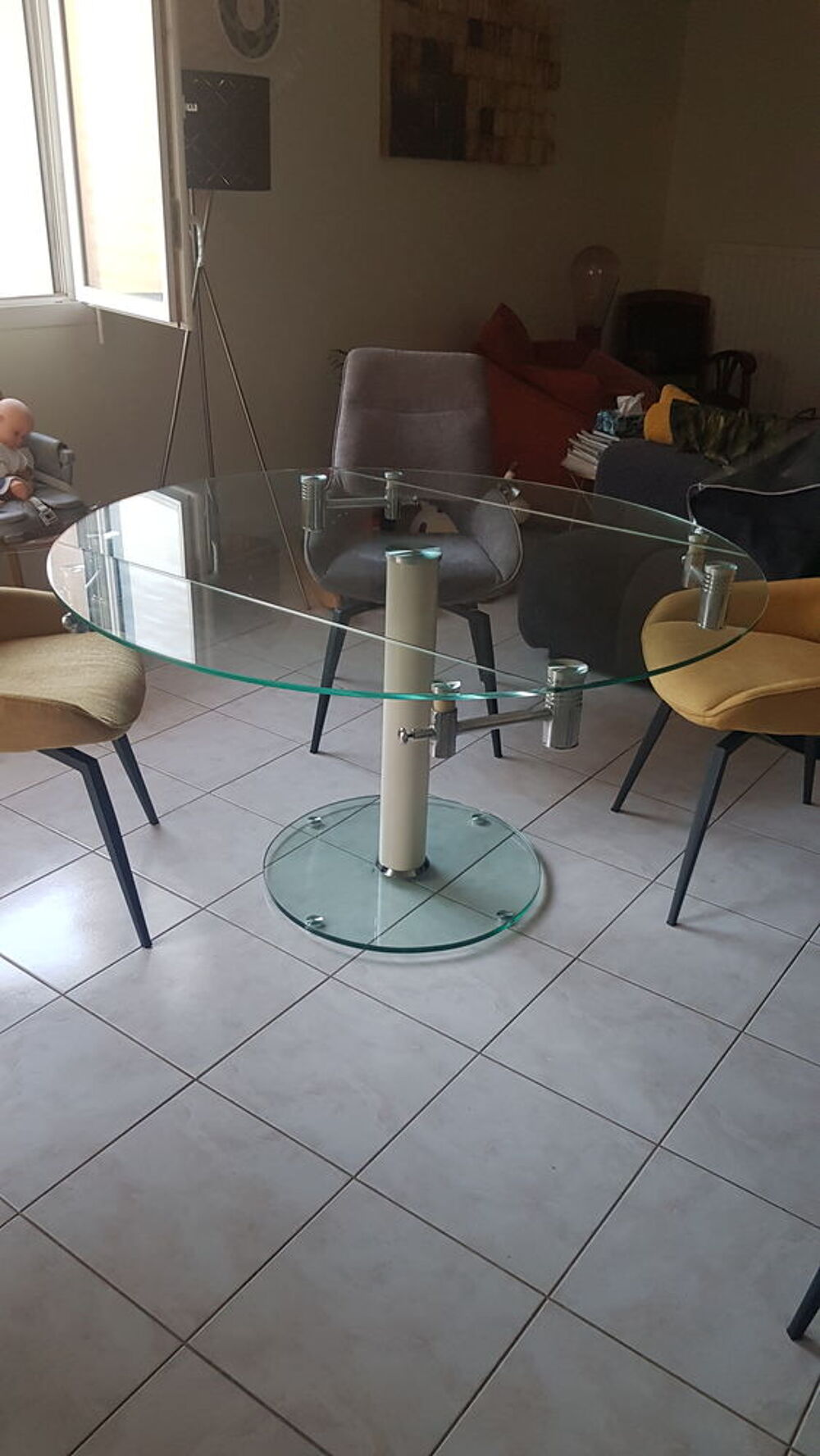 Tr&egrave;s belle table &agrave; manger en verre extensible et modulable Meubles
