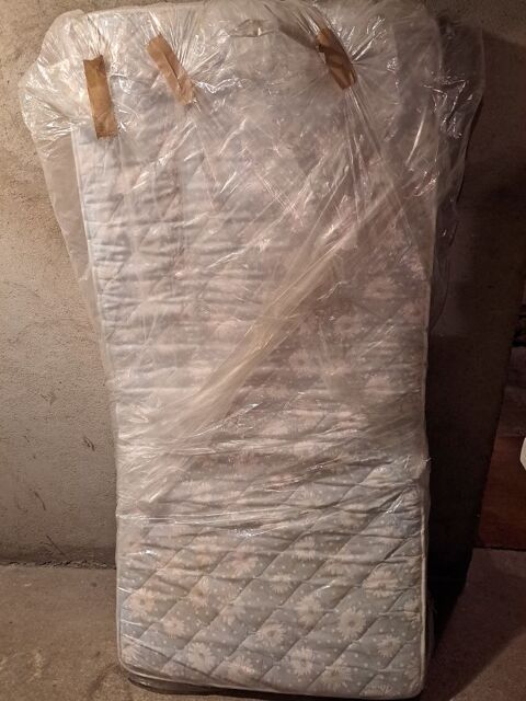 Sommier et matelas 90 X 190 80 Courbevoie (92)