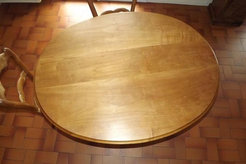 Table ovale en cerisier Meubles