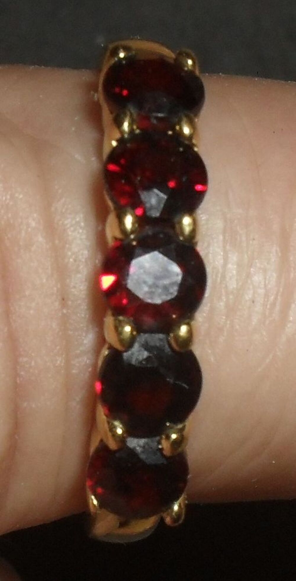 Superbe Bague Vintage avec 5 Pierres et Poin&ccedil;on. Bijoux et montres