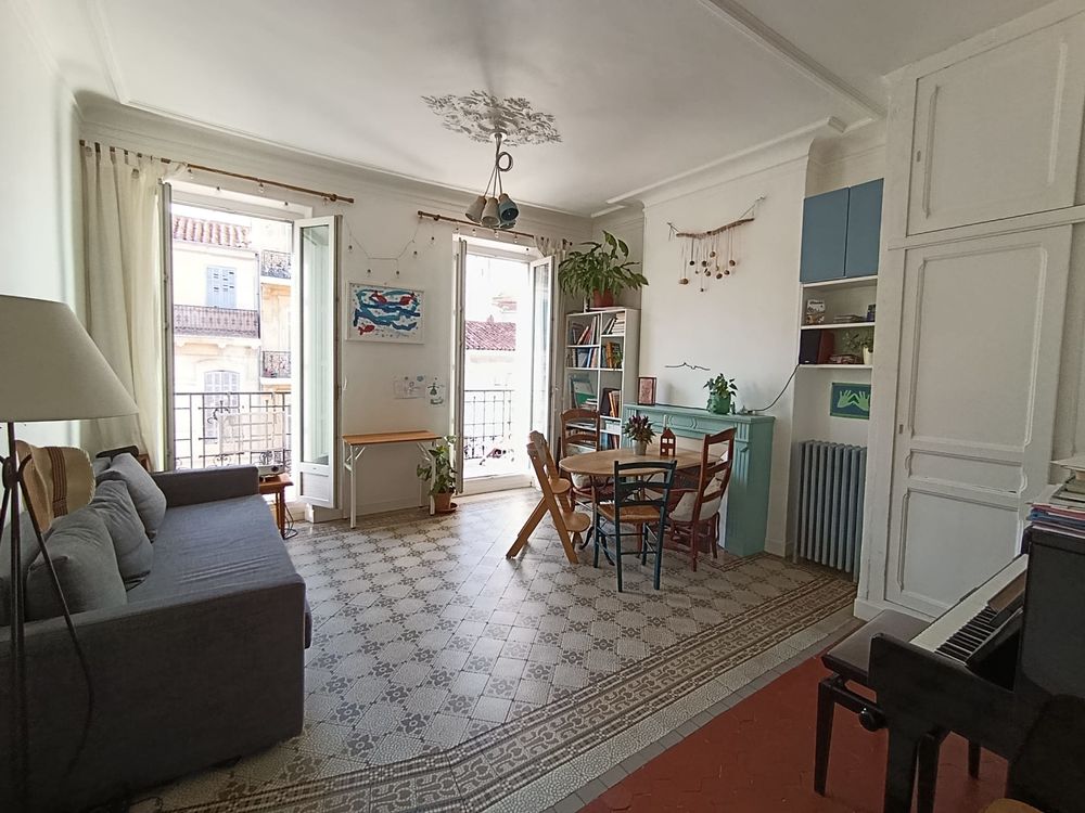 Vente Appartement T3 traversant de charme au dernier étage avec 2 extérieurs Marseille 6