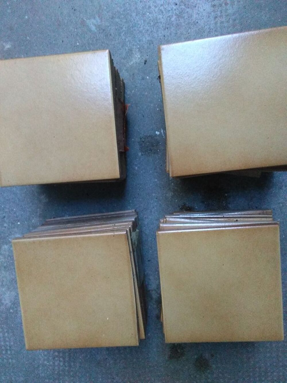 Lot de 46 carreaux en gr&egrave;s c&eacute;rame neufs Bricolage