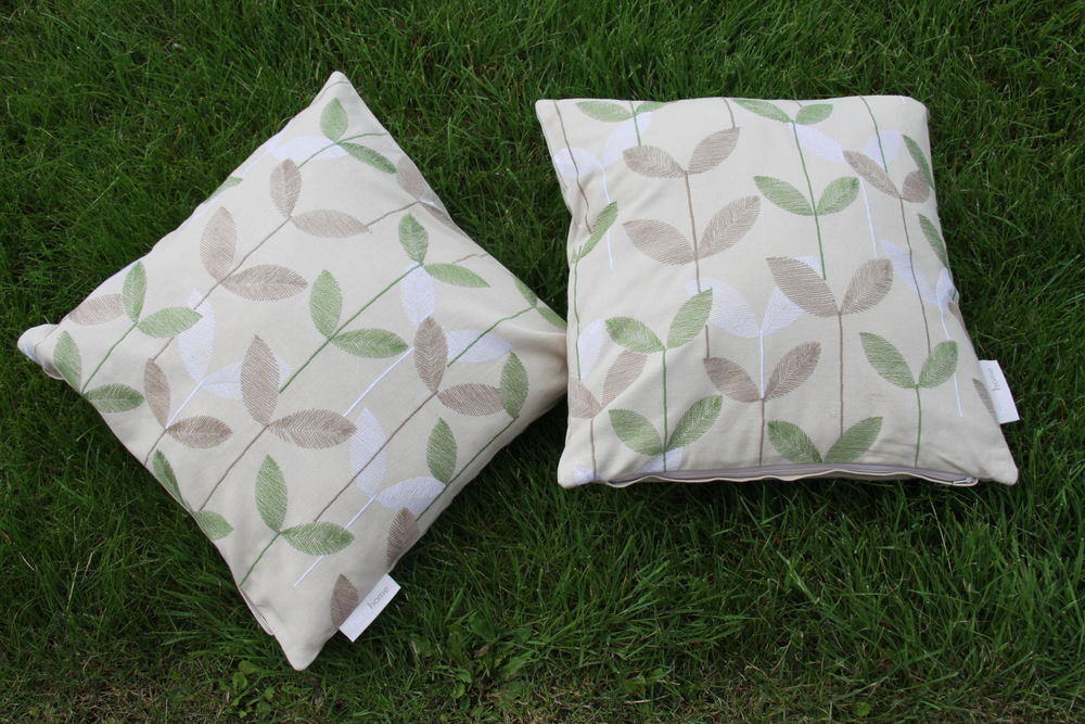 2 COUSSINS HELLINE NEUFS 40 X 40 Décoration