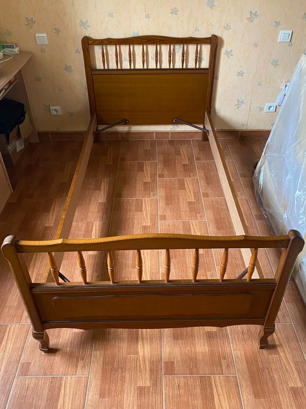 Lit 90x190 + chevet + commode Meubles