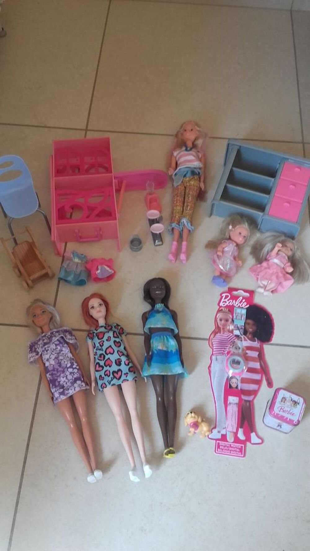 Lot 3 poup&eacute;es Barbie + montre neuves + poup&eacute;es Simba Jeux / jouets
