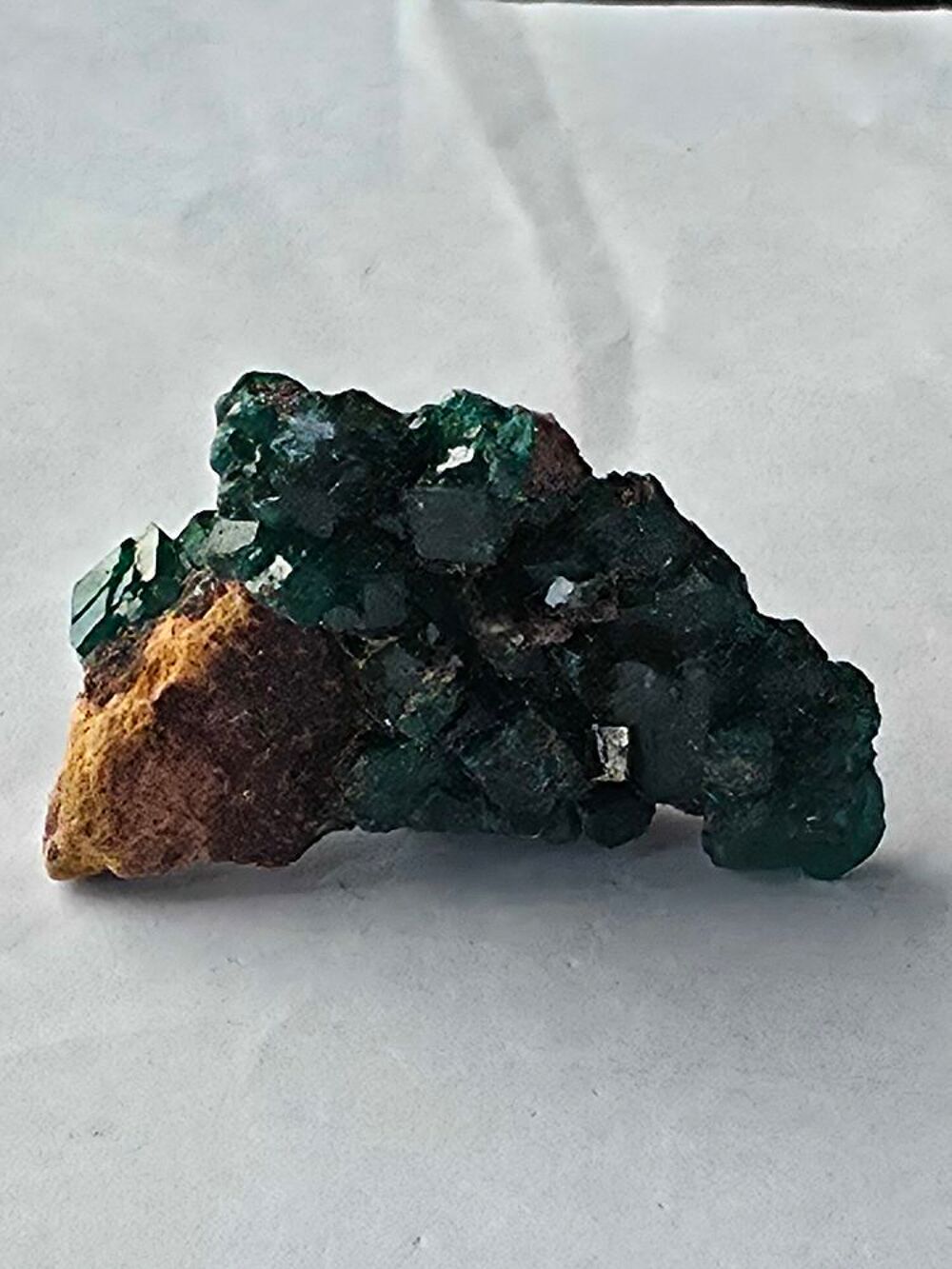 Sp&eacute;cimen Dioptase brute naturelle-Cristaux vert &eacute;meraude 