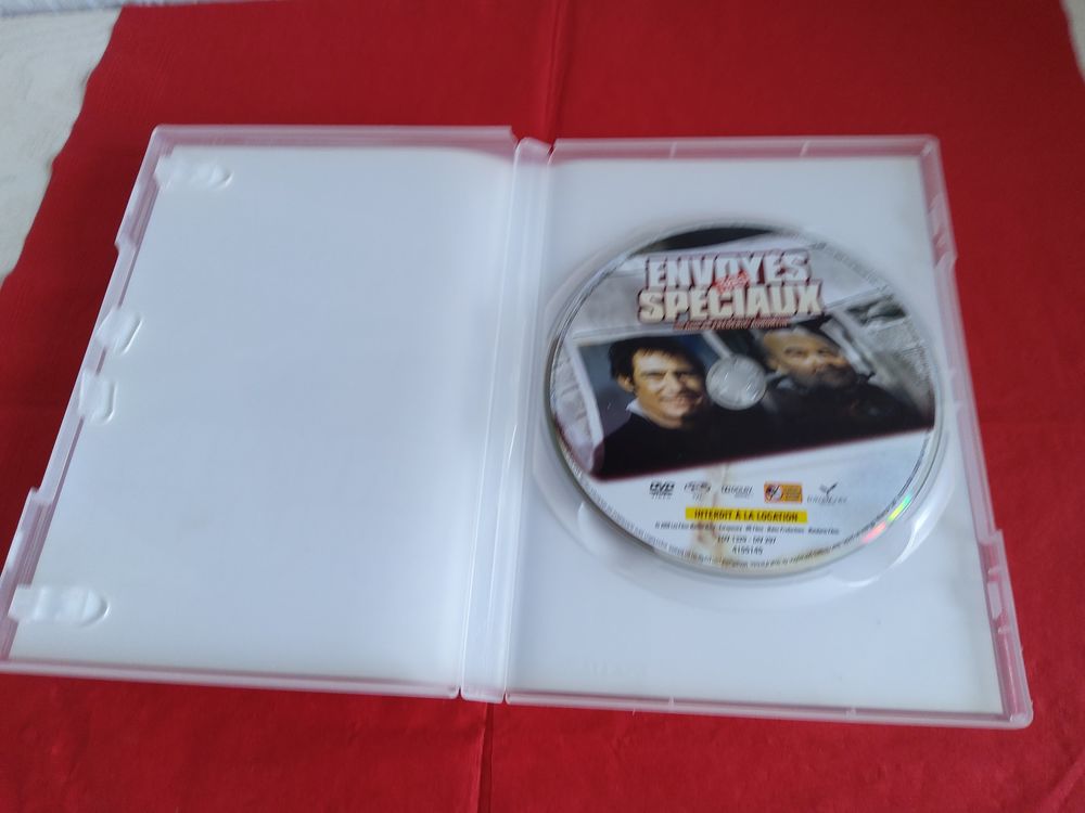DVD film ENVOYES TRES SPECIAUX DVD et blu-ray