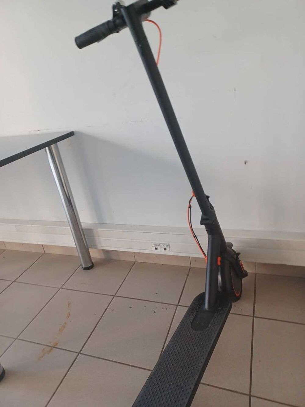 trottinette &eacute;lectrique sans chargeur Vélos