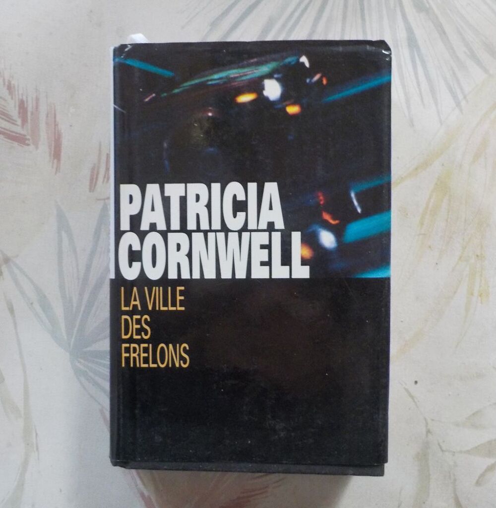 LA VILLE DES FRELONS de Patricia CORNWELL Ed. France Loisirs Livres et BD