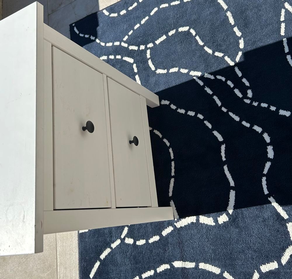 Tapis bleu en bonne &eacute;tat Décoration