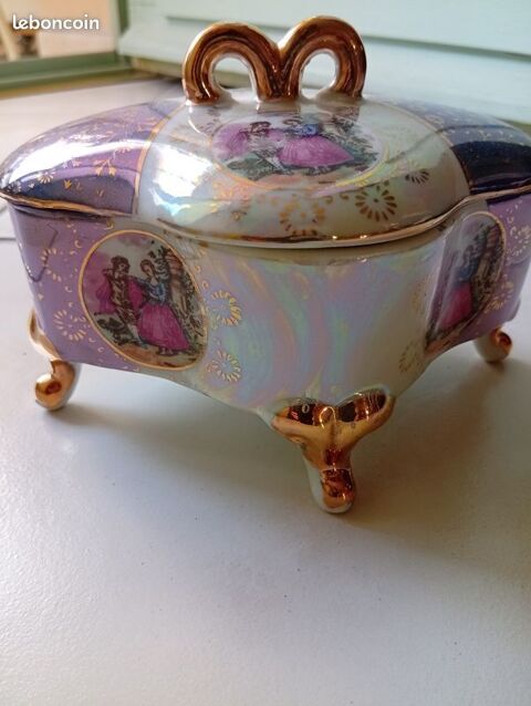 Bonbonni�re ancienne 25 Grisolles (82)