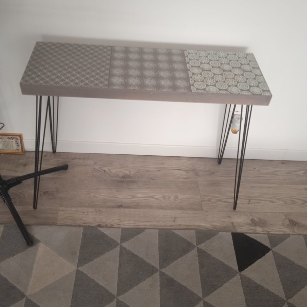 Petite console type scandinave plateau motifs marron, 70 de Meubles