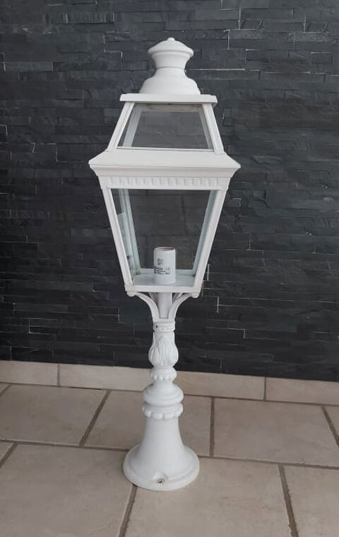 Lampadaire Roger Pradier - Modle Place des Vosges 3 300 Saint-Jean-de-Beugn (85)