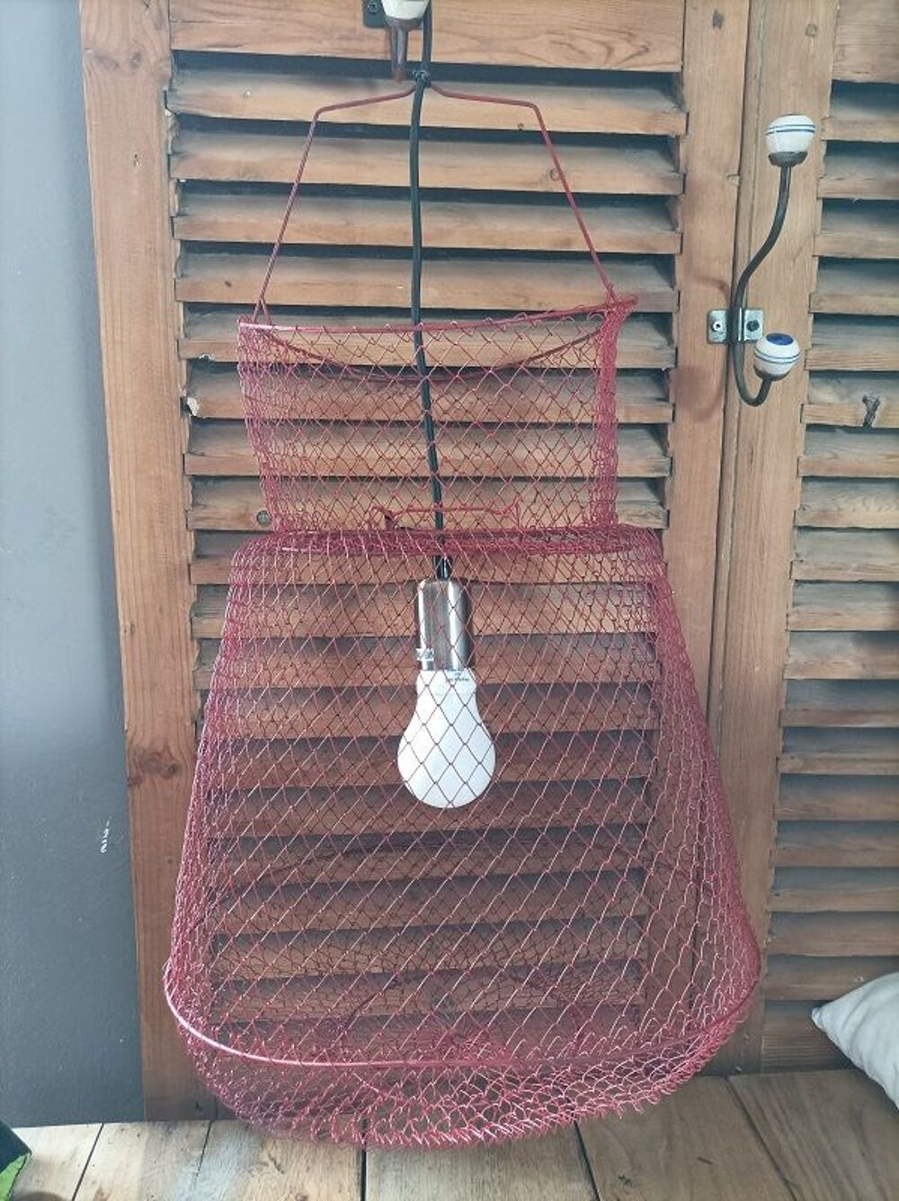 Suspension nasse Panier P&ecirc;che filet m&eacute;tal rouge dp 0823447 Décoration