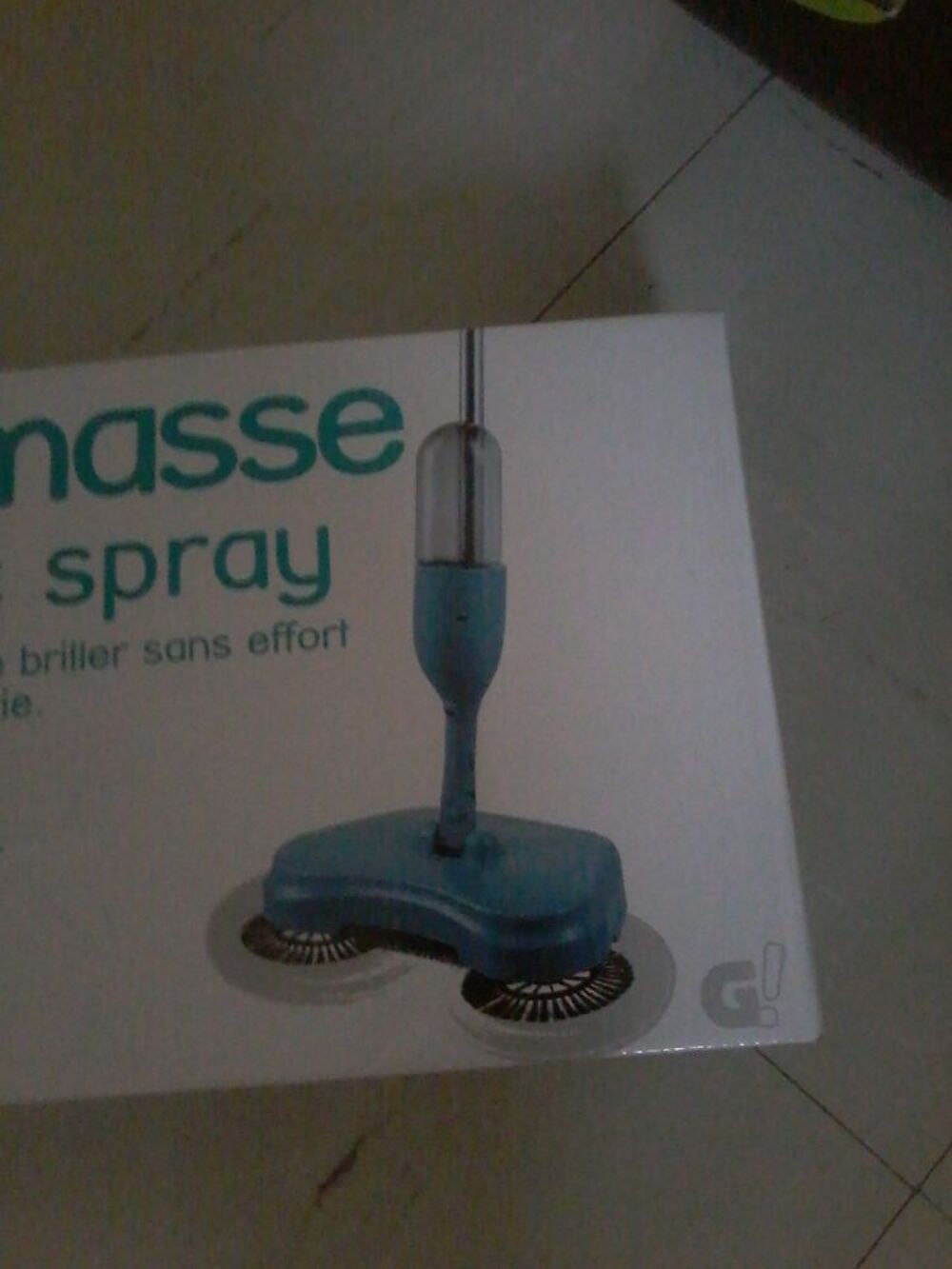 Balai ramasse poussi&egrave;re avec spray neuf emballages Electromnager