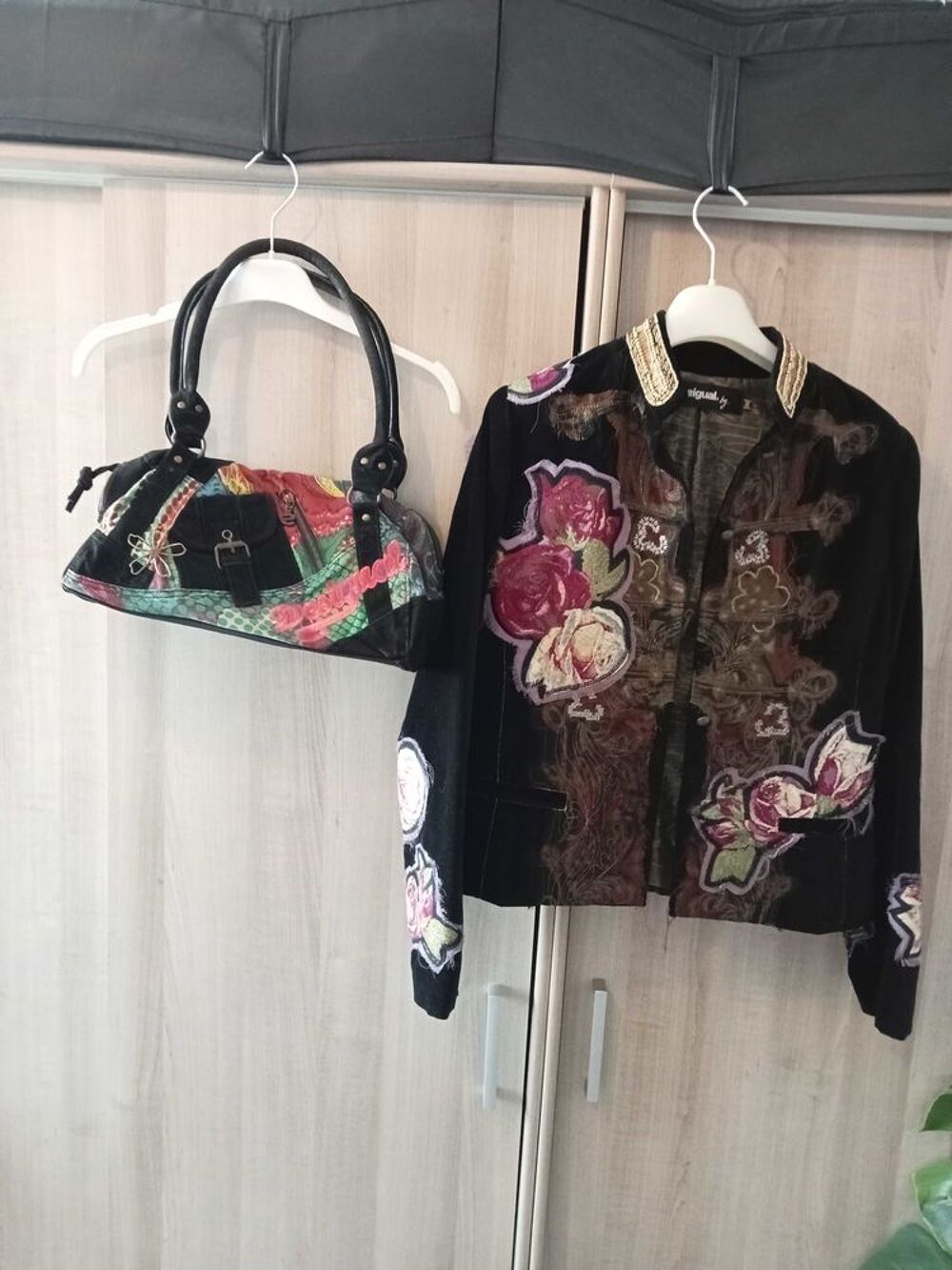 Veste femme+ sac a main DESIGUAL. Vêtements