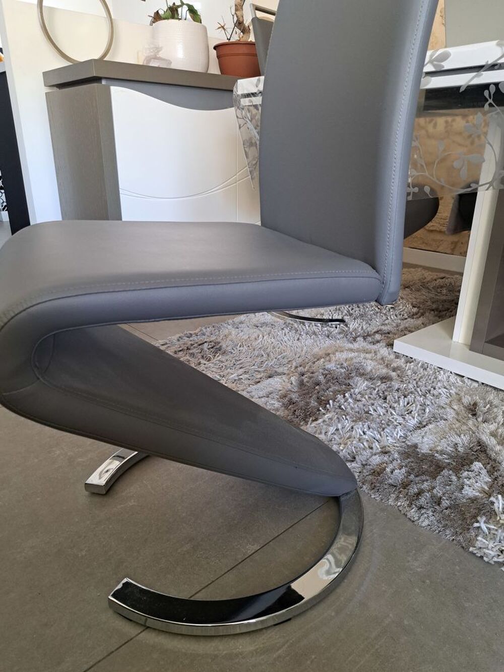 Ensemble table + chaises Meubles