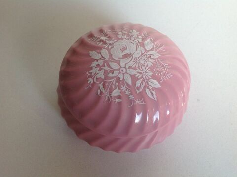 BOITE PORCELAINE LIMOGES FINEMENT BOMB�E NERVUR�E Envoi Poss 10 Tr�gunc (29)