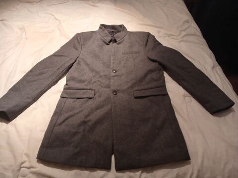 Bonjour,
Manteau demi-saison neuf à venir recuperer à Paris Paris 16 (75)