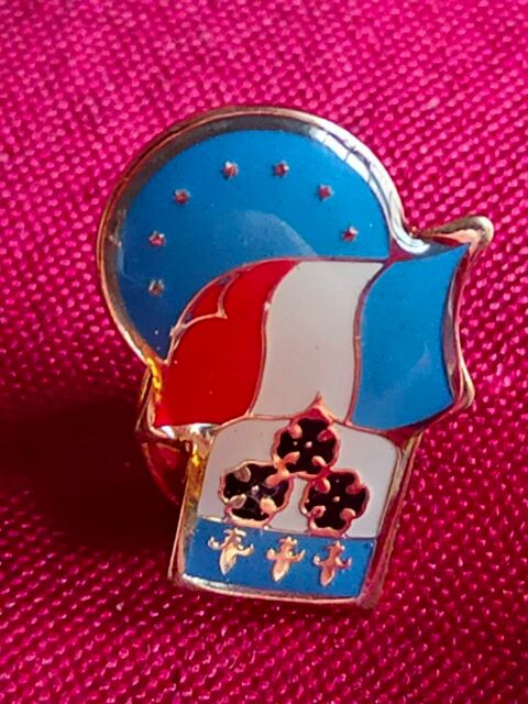 Pin's flamme 2 Avermes (03)