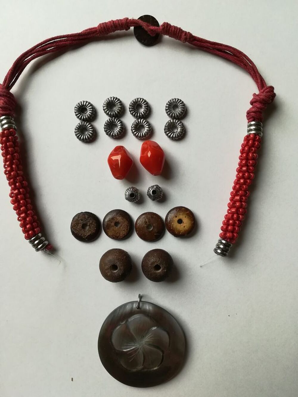 COLLIER ETHNIQUE A RECONSTITUER 
Bijoux et montres