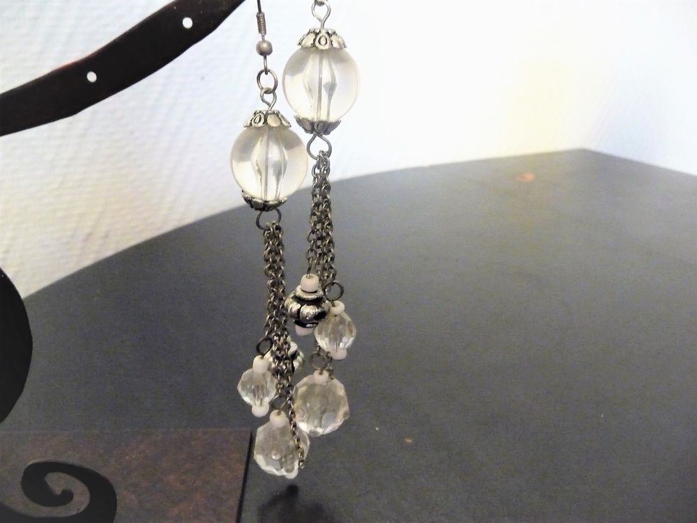 Boucles D'oreilles Pendant M&eacute;tal Argent&eacute; Boules Transparent Bijoux et montres