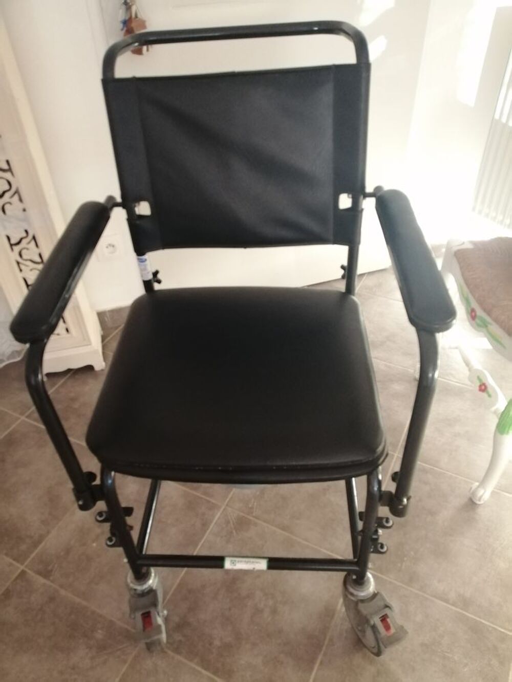 chaise percee Meubles