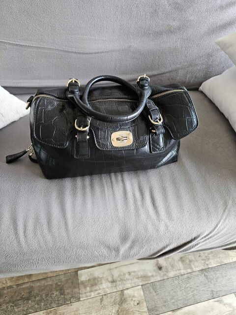 sac �  main en cuir noir. Marque Arthur et Aston 60 Morhange (57)