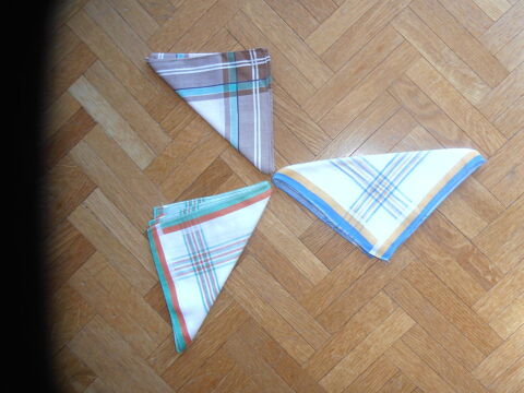 Lot de 3 mouchoirs (79) 3 Tours (37)