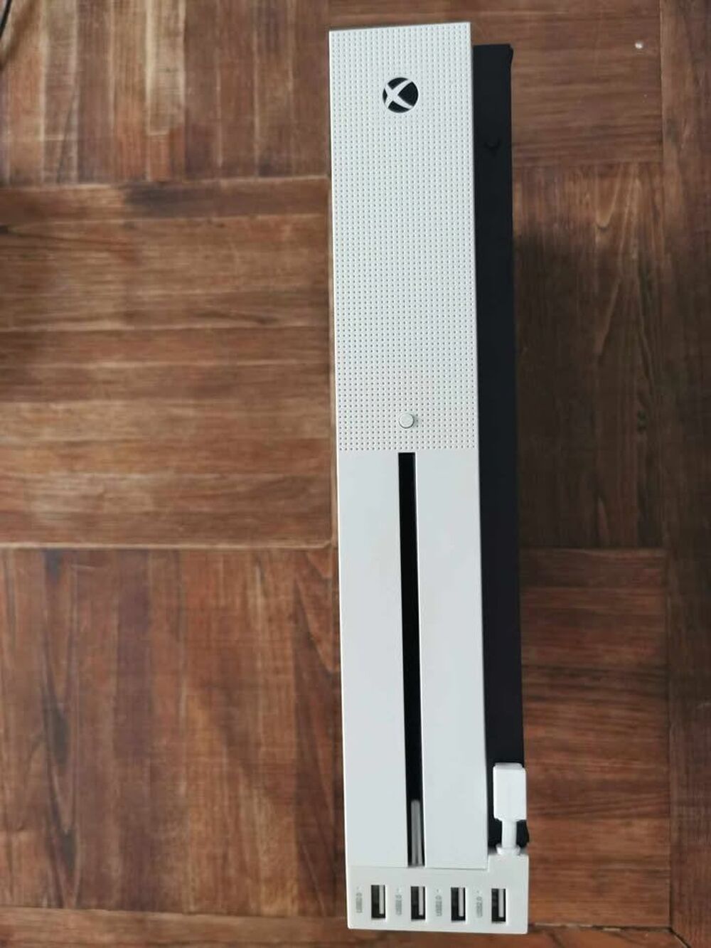 XBox One S 1T Blanche + 6 jeux Consoles et jeux vidos