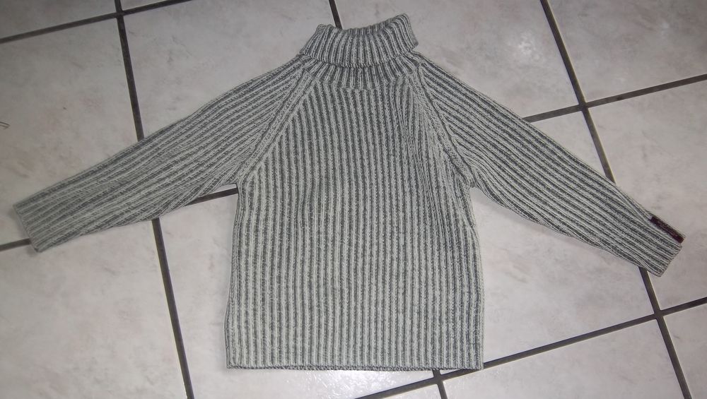 2 pulls gar&ccedil;on 6 ans Vêtements enfants