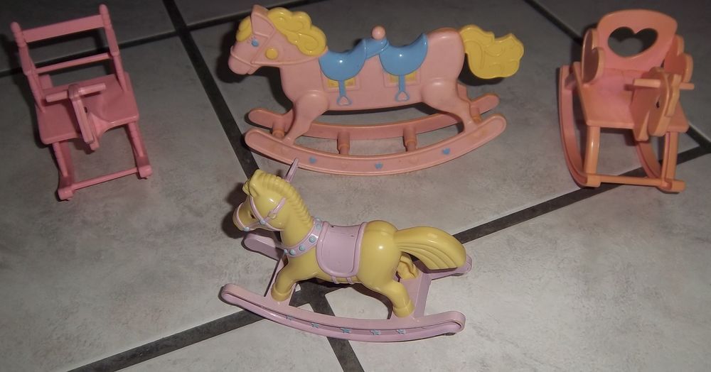 Lot de chevaux &agrave; bascule pour poup&eacute;e Barbie et autres Jeux / jouets