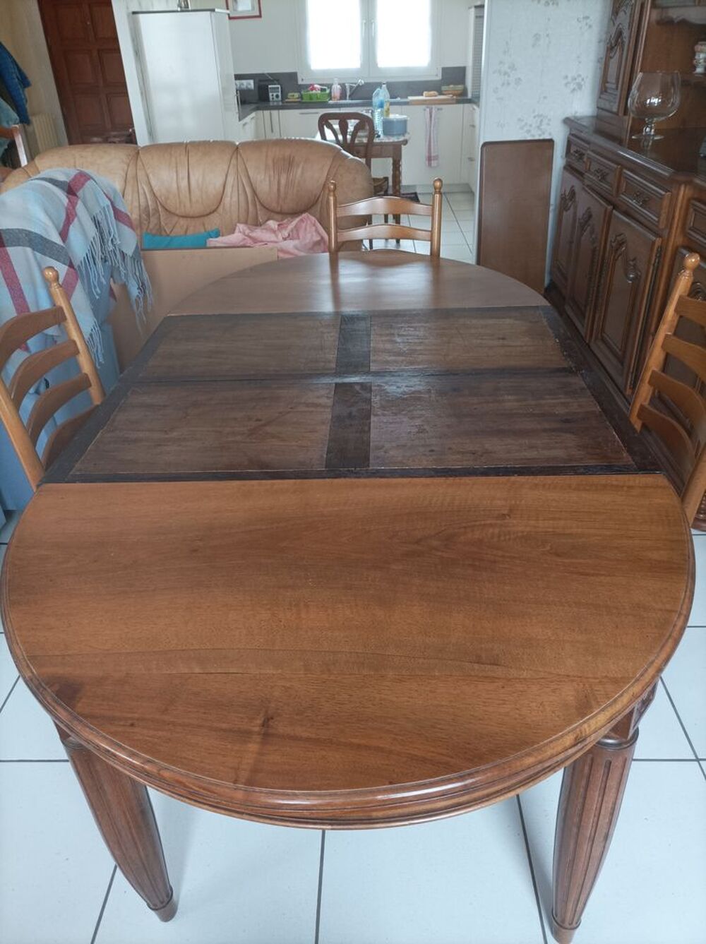 SALLE &agrave; MANGER ANCIENNE EN NOYER COMPLETE. Meubles