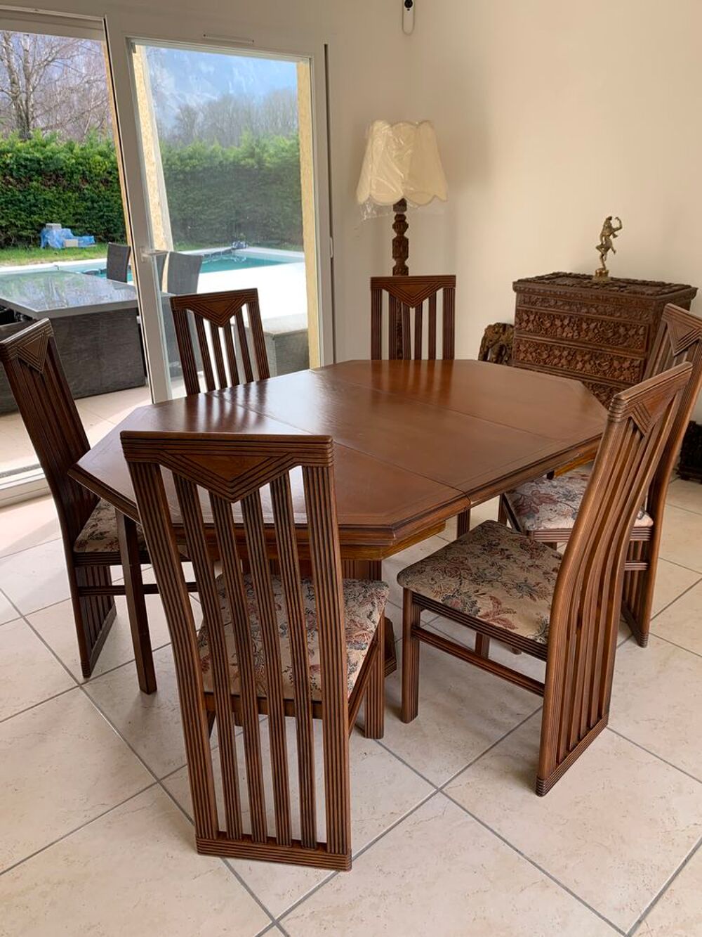 Table salle &agrave; manger DELORME bois massif noyer + 6 chaises s Meubles