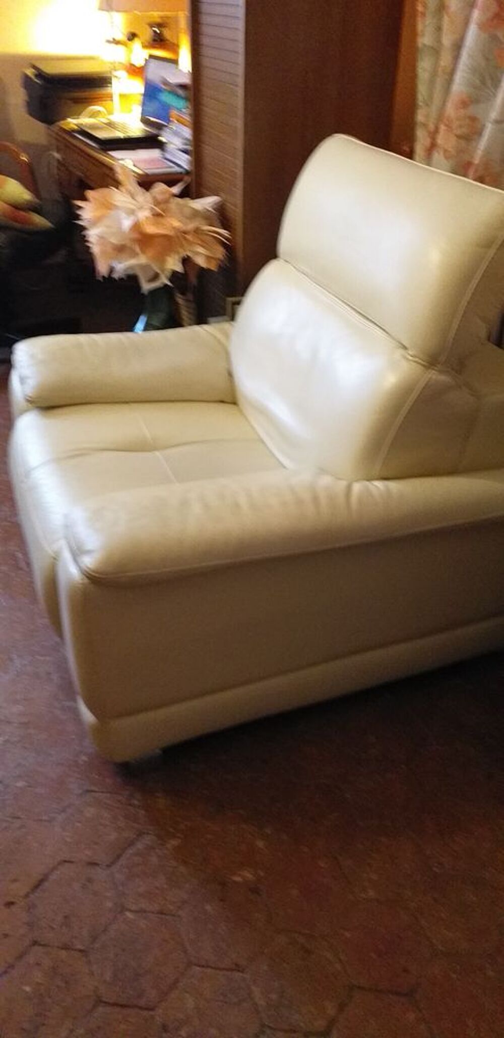 tres joli fauteuil en cuir ivoire relax electrique Meubles