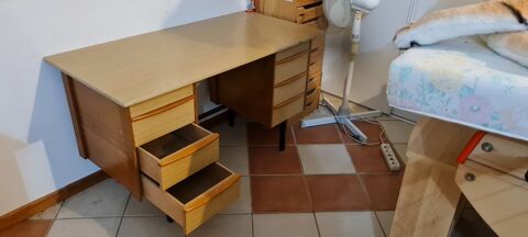 Bureau 8 tiroirs La Bussière (45)