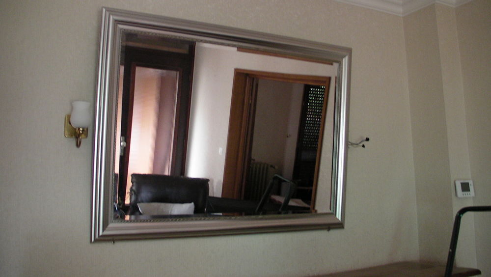 Grand miroir Ikea 91cm x 130cm
Décoration