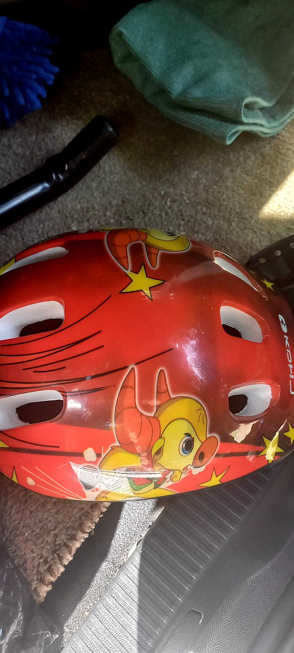 vendre plusieurs casque &agrave; v&eacute;lo pour enfant. 4  l'unit&eacute;. tr&egrave;s bonne &eacute;tat Sports