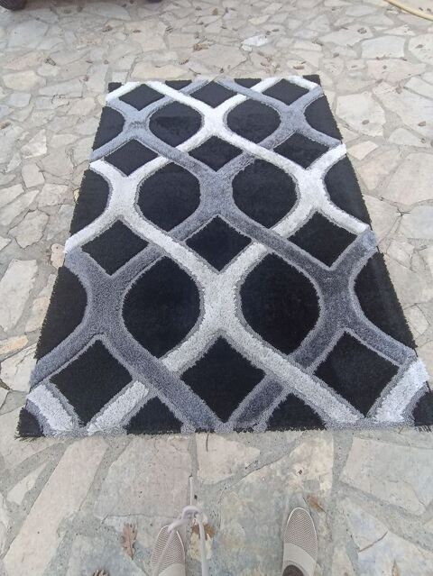 Beau tapis de salon 60 Bourg-Saint-Andéol (07)