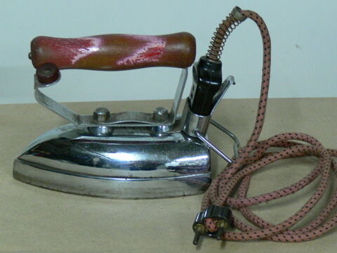 Fer � repasser ancien 0 Plougoumelen (56)