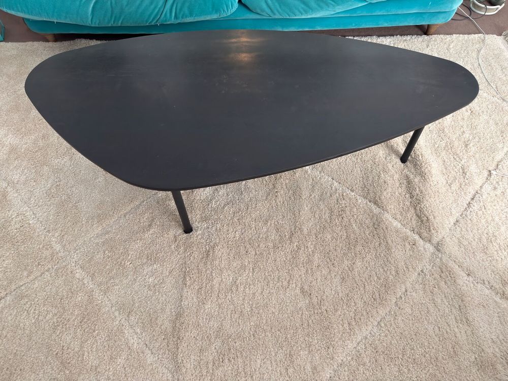 TABLE ATOLL EN ACIER BRUT NOIR
Meubles