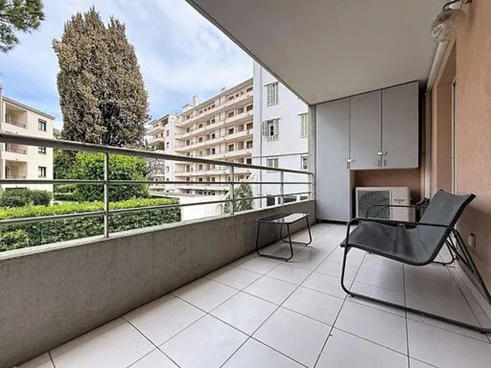 Vente Appartement CANNES-MONTFLEURY- LA PERLE DU MOMENT-hyper central et en baisse de prix - 38m2 avec terrasse  et emplacement de parking extérieur  numéroté et privé . Cannes